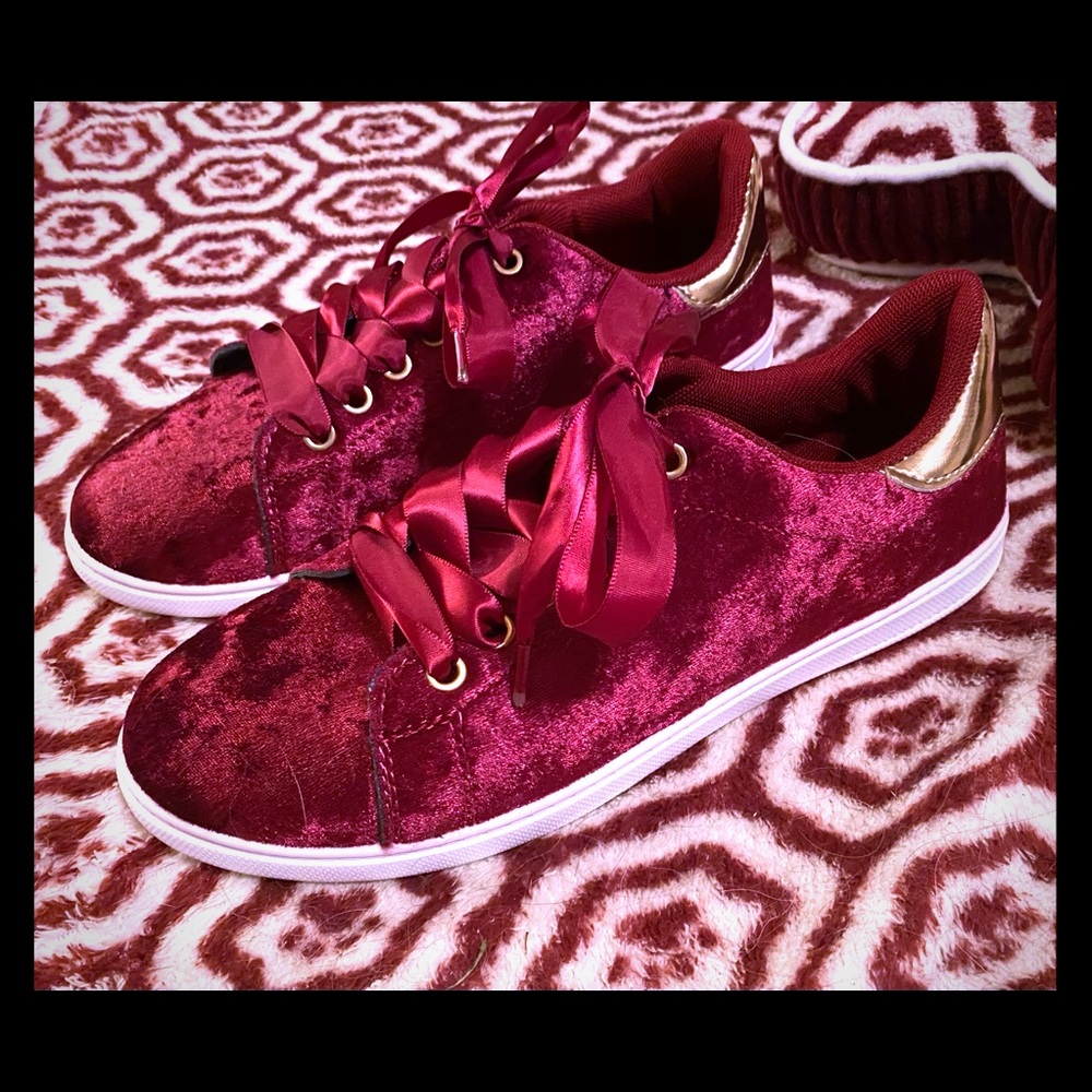 Women’s crushed velvet sneakers